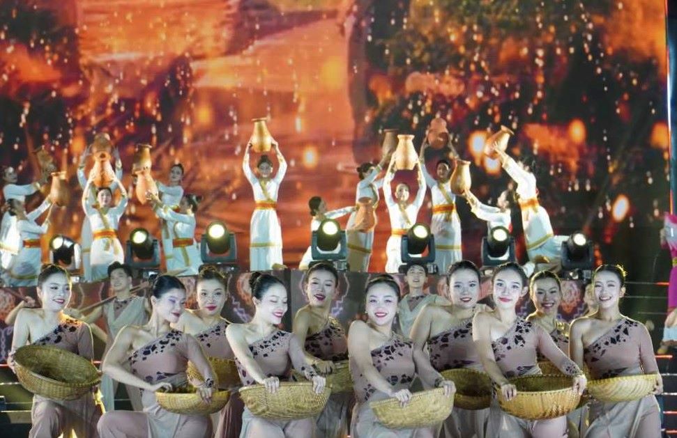 Anh: Ban to chuc