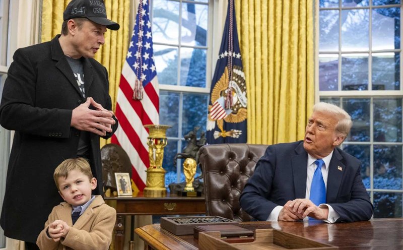US President Donald Trump and billionaire Elon Musk with their son at the Trump Department, February 11, 2025. Photo: AFP