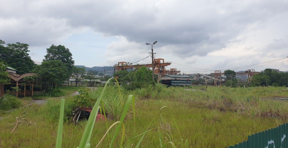 Quang Ninh and TKV have not yet agreed on a compensation and support plan for the assets of Nam Cau Trang Coal Selection Factory to clear the hospital construction site. Photo: Nguyen Hung