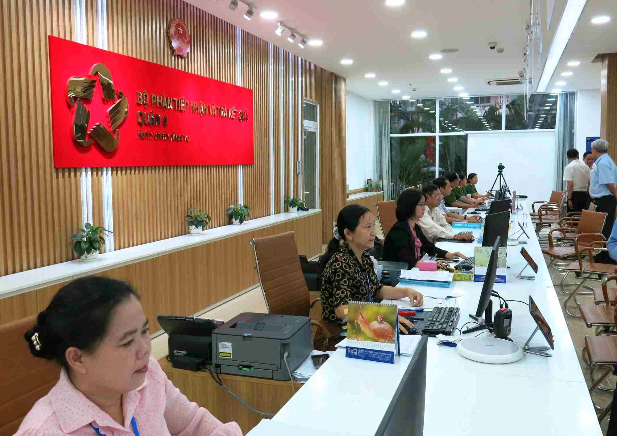 El departamento de recepcion y regreso en el Comite Popular del Distrito 6 (Ciudad Ho Chi Minh).  Foto: Minh Thu