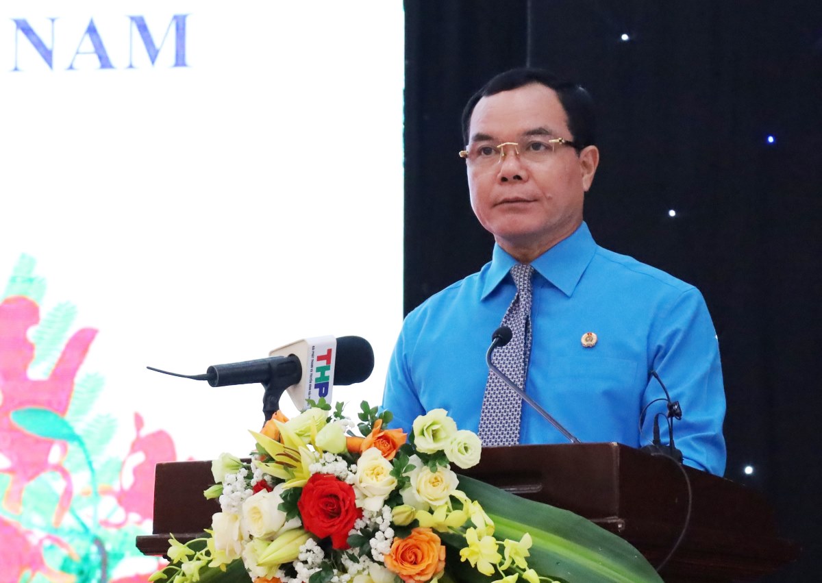 Chủ tịch Tổng Liên đoàn Lao động Việt Nam Nguyễn Đình Khang phát biểu khai mạc hội nghị. Ảnh: Mai Hương