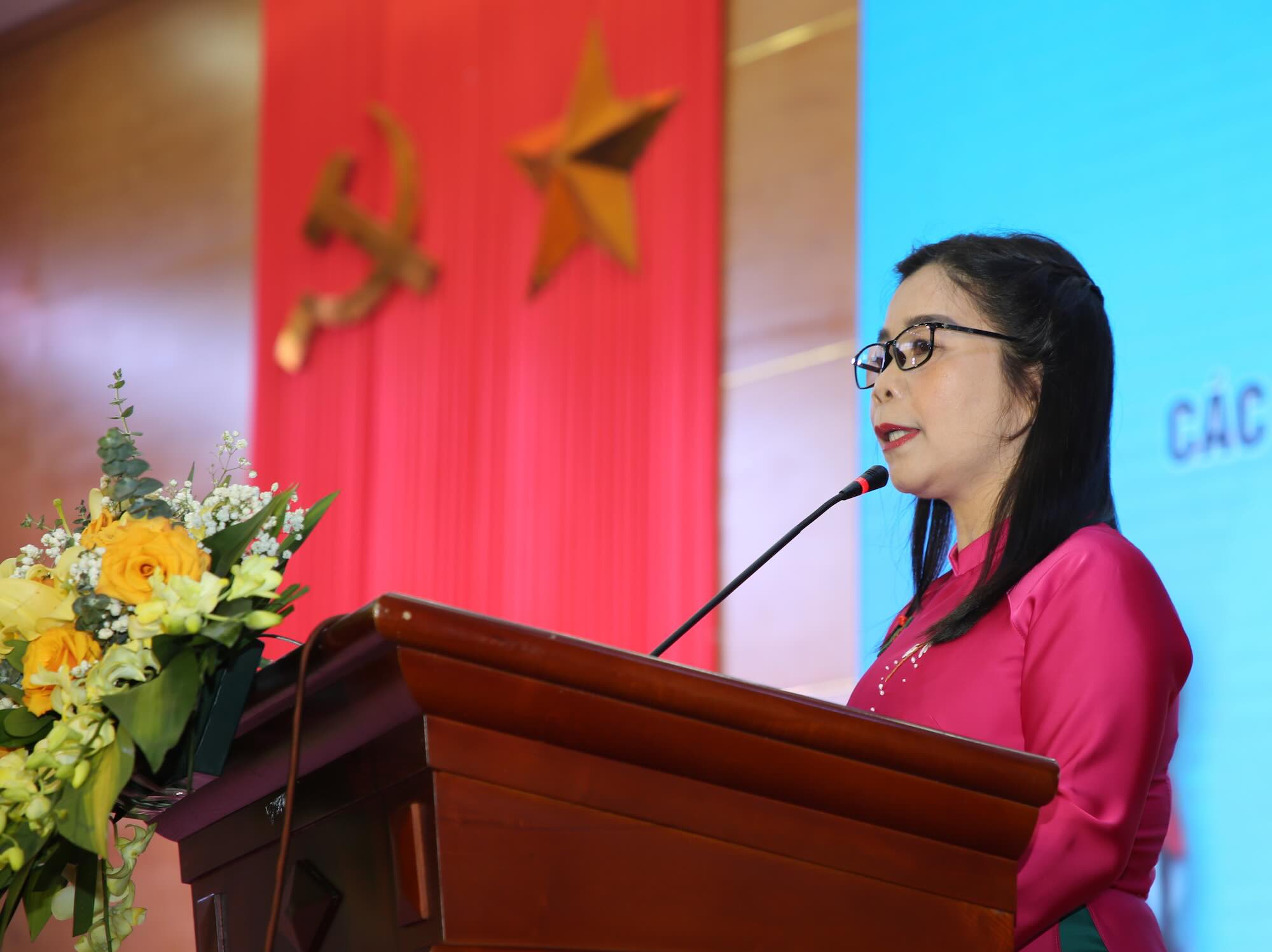 Bà Từ Thị Thu Hạnh - Chủ tịch Công đoàn Khối Chính quyền tỉnh Quảng Bình phát biểu tại buổi lễ. Ảnh: Công Sáng