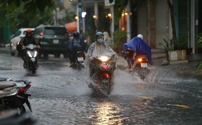Se pronostica que el Sur y la noche de 8.6 tienen duchas y tormentas y localidades dispersas bajo fuertes lluvias. Foto: Nguyen Chan
