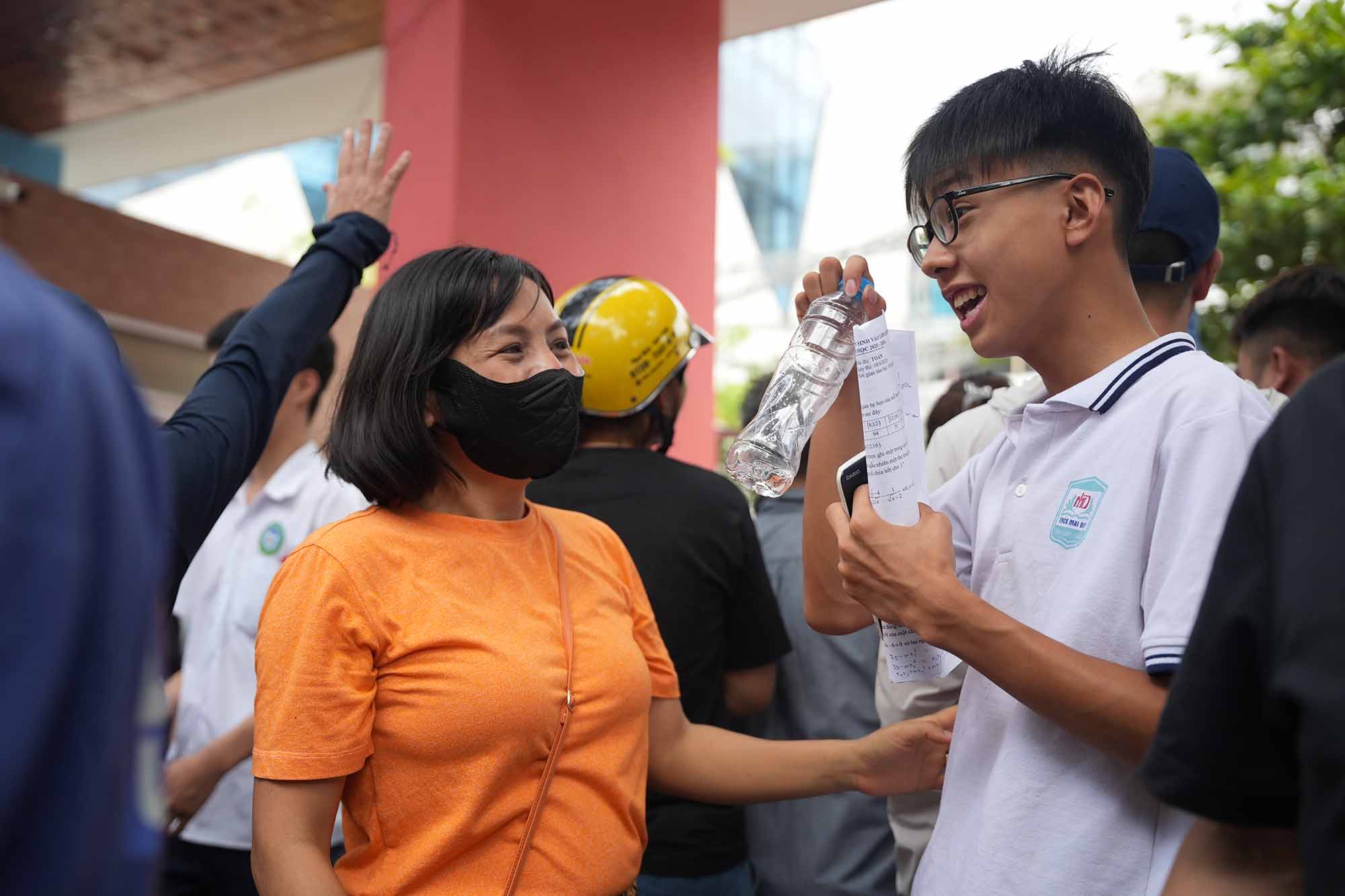 Thi sinh vui cuoi sau khi hoan thanh bai thi mon Toan. Anh: Huu Chanh