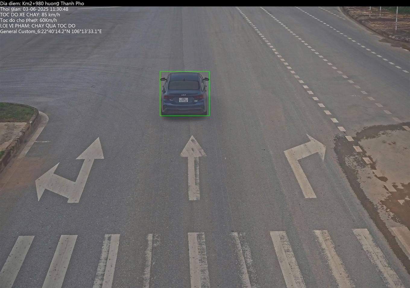 El auto es castigado en Cao Bang. Foto: Cao Bang Police