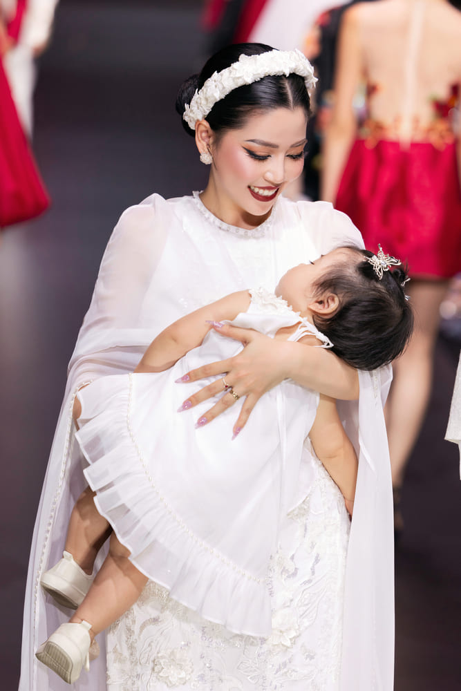 “Vo quoc dan” Pham Hong Nhung 