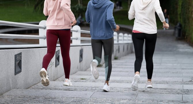 Los grupos musculares que puedes fortalecer simplemente caminando. Foto: thuy duong