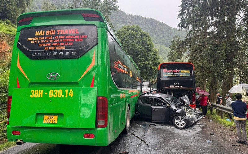 Scene of the accident on National Highway 4D Lao Cai. Photo: Provided by the people