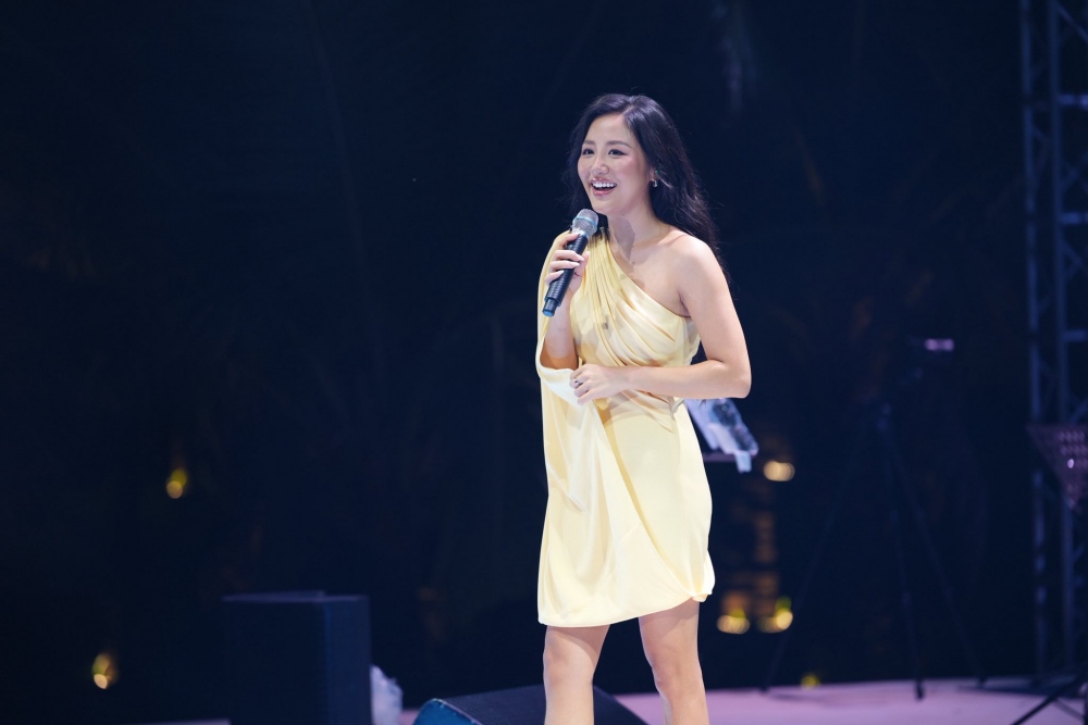 Ca si Van Mai Huong chieu dai khan gia voi loat hit dinh dam. Anh: RFIY