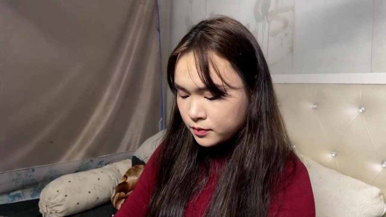 Voi chi Trang Thao, mua he khong phai la ky nghi, ma la cuoc chay dua voi thoi gian, lo toan va ca cam giac day dut khi chang the o ben con tron ven. Anh: Huyen Trang