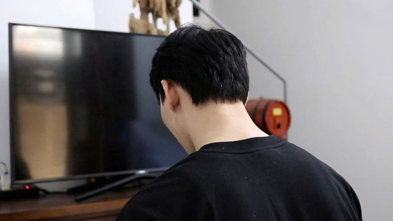 Las finanzas siempre son un problema delicado en la vida matrimonial. Muchos esposos cayeron en agotamiento cuando sus esposas gastan su propia belleza, lo que resulto en grietas dificiles. Foto: Huyen Trang