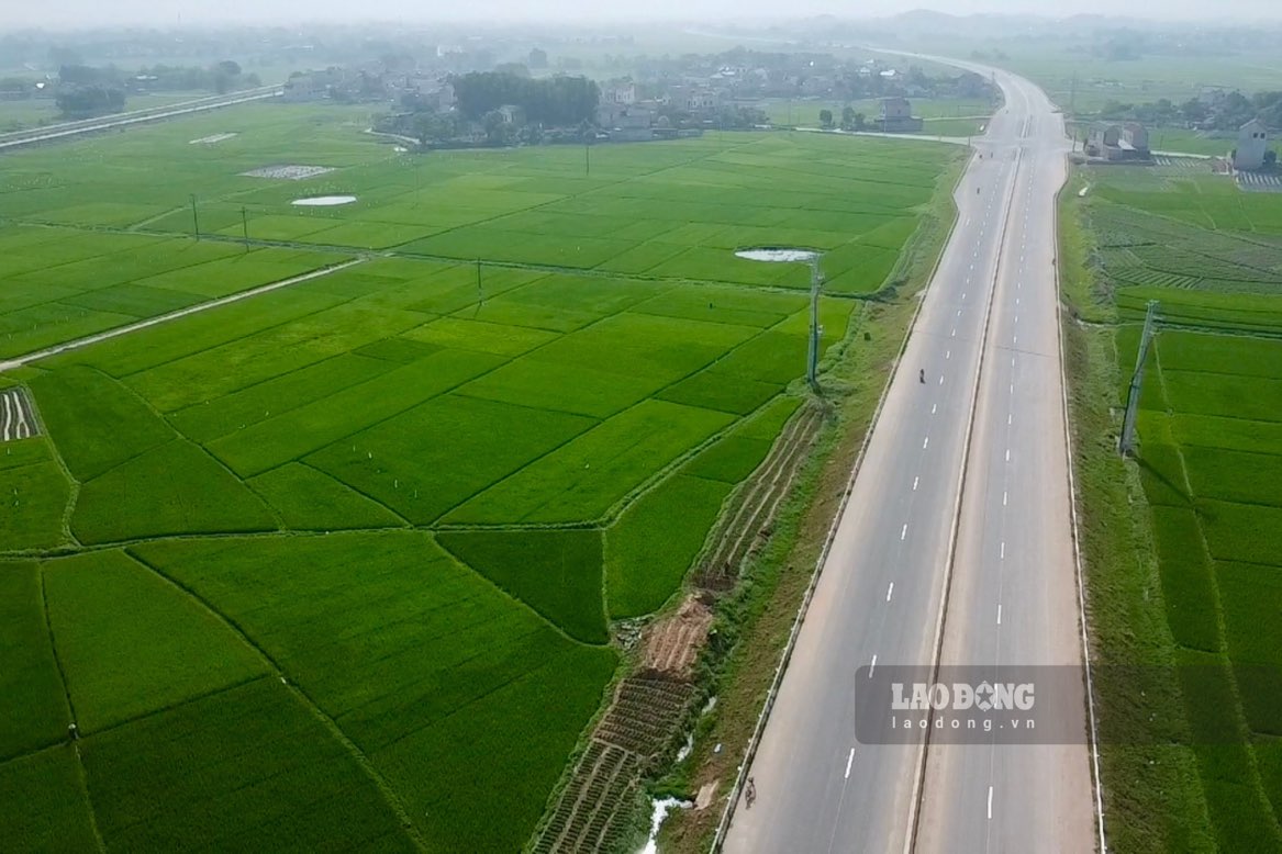 Tuyen duong vanh dai V tai huyen Phu Binh. Anh: Lam Thanh