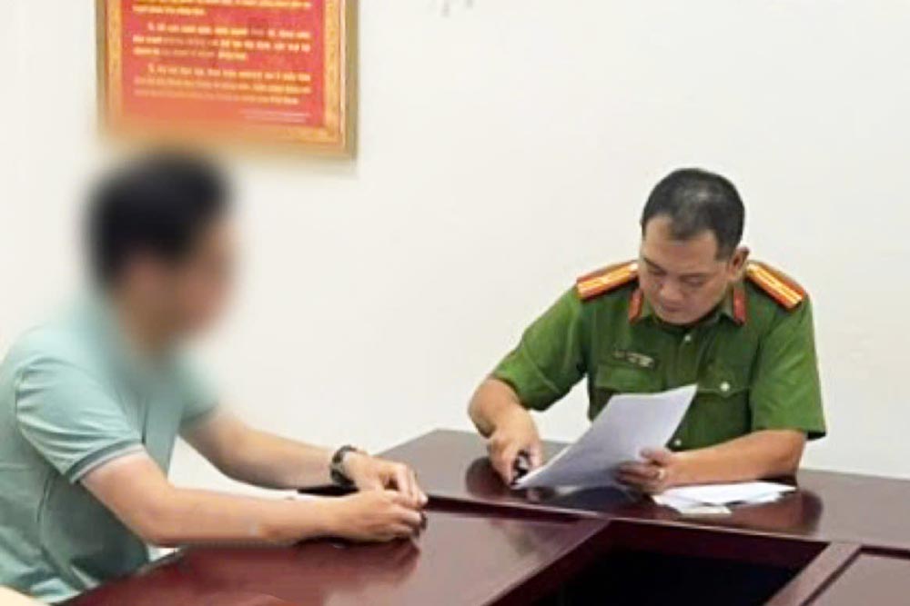 Công an Hà Nội triệu tập đối tượng có hành vi phản cảm lên làm việc. Ảnh: CAHN