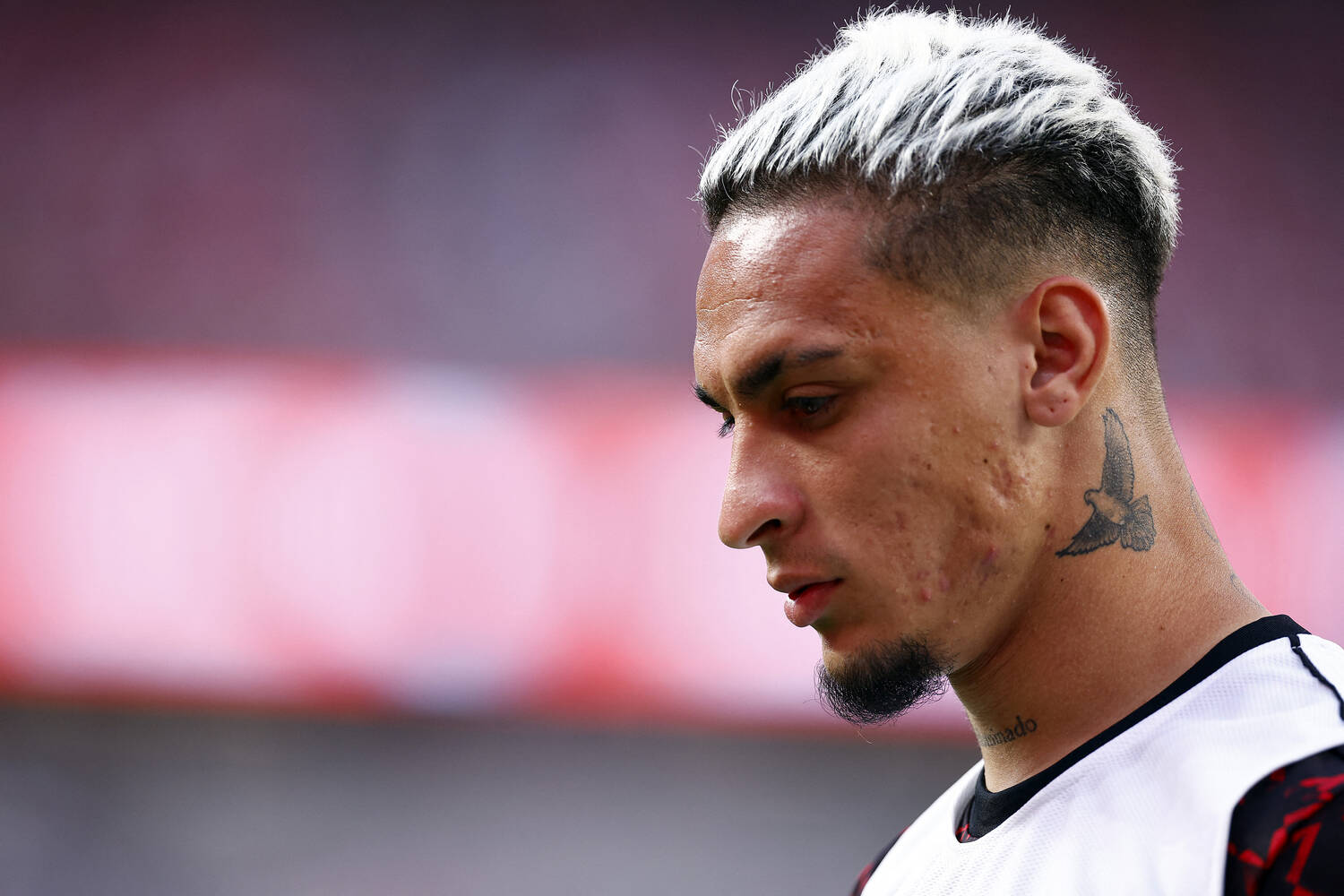 Antony vua trai qua khoang thoi gian dang nho trong mau ao Real Betis. Anh: AFP