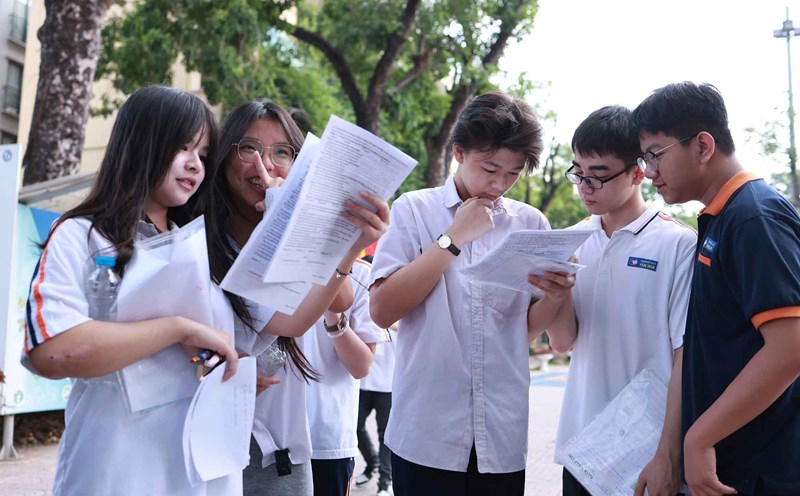 Candidates taking the 10th grade public high school exam in Hanoi in 2025. Photo: Hai Nguyen