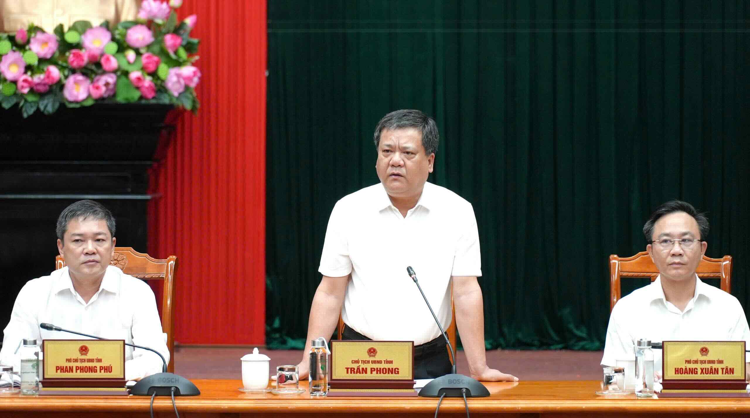 Chairman of the People's Committee of Quang Binh province Tran Phong requested a comprehensive review to prepare for the merger with Quang Tri. Photo: Thien Cam