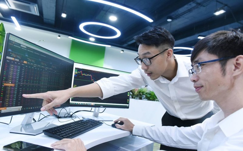 Experts are warning about the possibility of a strong correction in the stock market in June. Photo: Le Toan