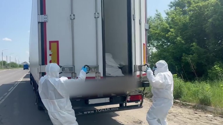 Camiones que transportan 1.212 cuerpos de soldados ucranianos, en 7.6. Foto: Ministerio de Defensa Ruso