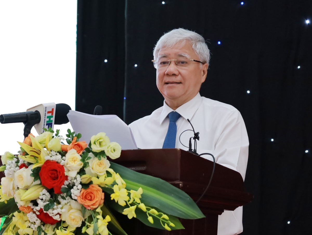 Sr. Do Van Chien - Miembro del Politburo, Secretario del Comite Central del Partido, Secretario del Comite del Partido del Frente de Patrices, organizaciones de masas centrales, Presidente del Comite Central del Frente de Patricas de Vietnam dirigido a la Conferencia. Foto: Mai Huong