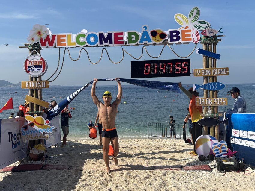 Van dong vien Vo Minh Tai da xuat sac gianh vi tri so 1 noi dung 1km tai Giai boi vuot bien Ly Son Cross Island nam thu 3. Anh: Ly Son Cross Island 2025