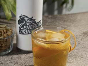 Is it good to drink energy drinks every day? Photo: Thuy Duong