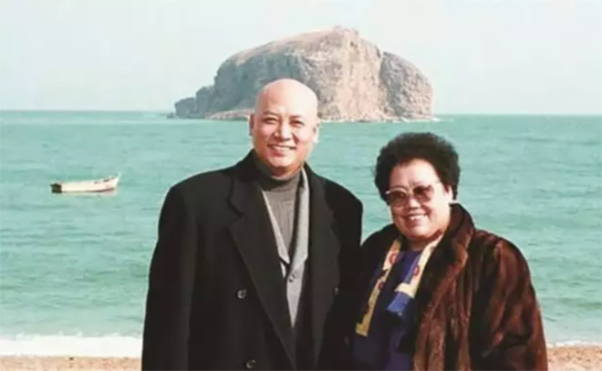 Ngoi sao phim Tay Du Ky ben canh ba xa. Anh: 360kuai