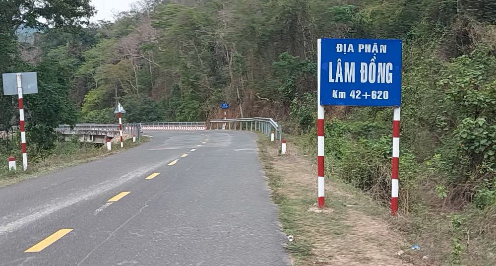 Diem giap ranh giua 2 tinh tren Quoc lo 28. Anh: Duy Tuan