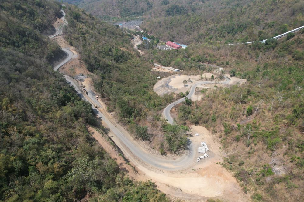 Tuyen duong Quoc lo 28B dang duoc nang cap, sua chua. Anh: Duy Tuan 