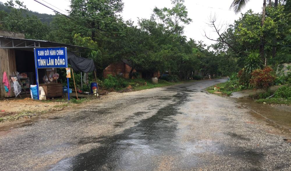 Vi tri giap ranh giua 2 tinh neu di tu huyen Tanh Linh, tinh Binh Thuan qua. Anh: Duy Tuan 