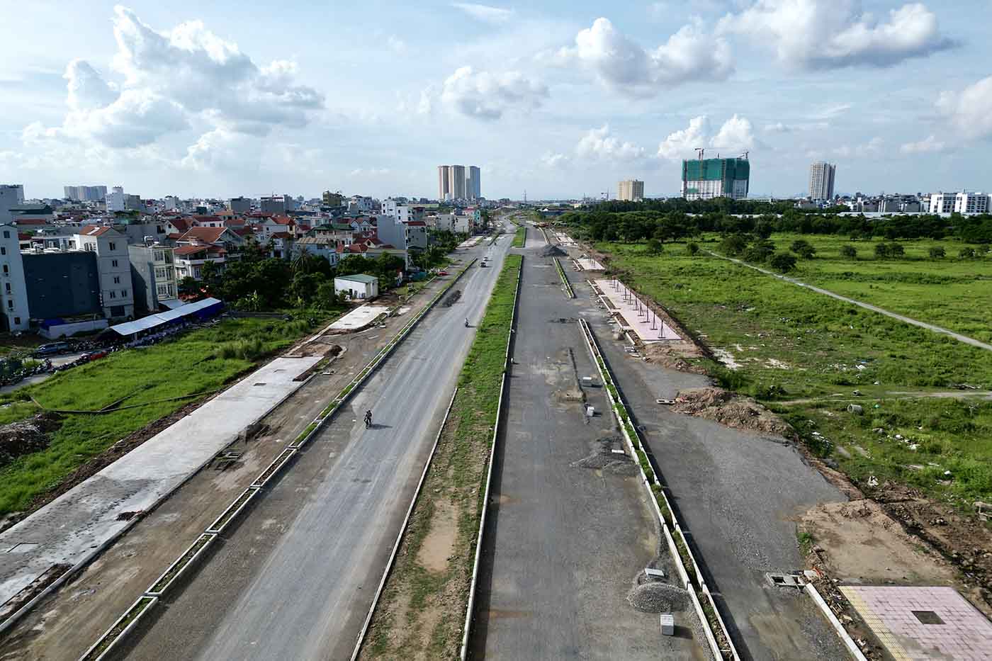 36 projects to build and renovate roads in Hoai Duc are included in the 2025 land use plan. Photo: Huu Chanh