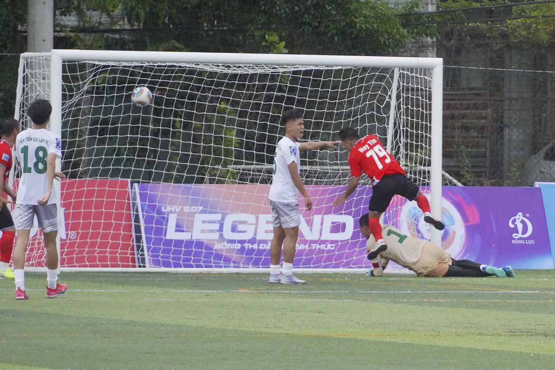 Xay Dung Phan Kha co duoc 3 diem dau tien voi chien thang 5-0 truoc Tan Tien Cai Lay. Anh: Ta Quang
