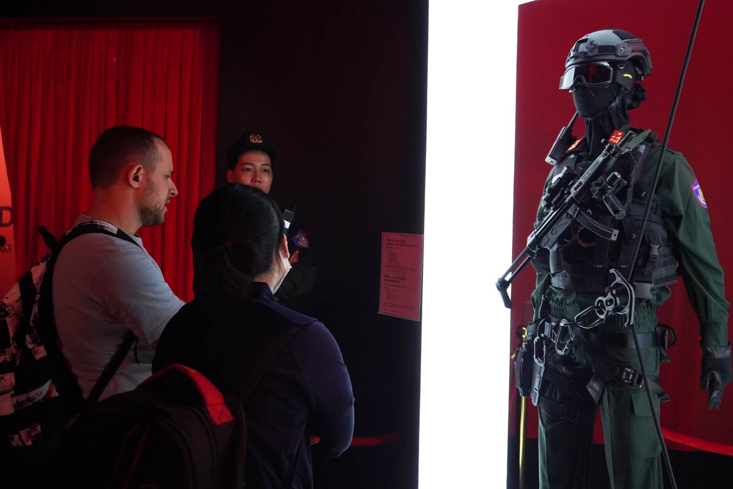 International visitors impressed the Vietnamese people through the CAND Glory event