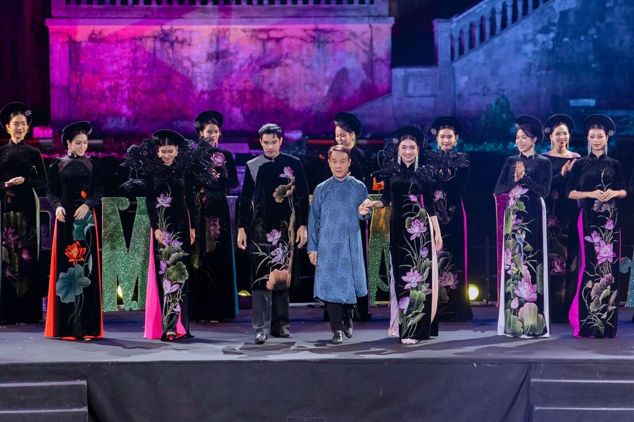 Bo suu tap ao dai. Anh: Viet Hung.