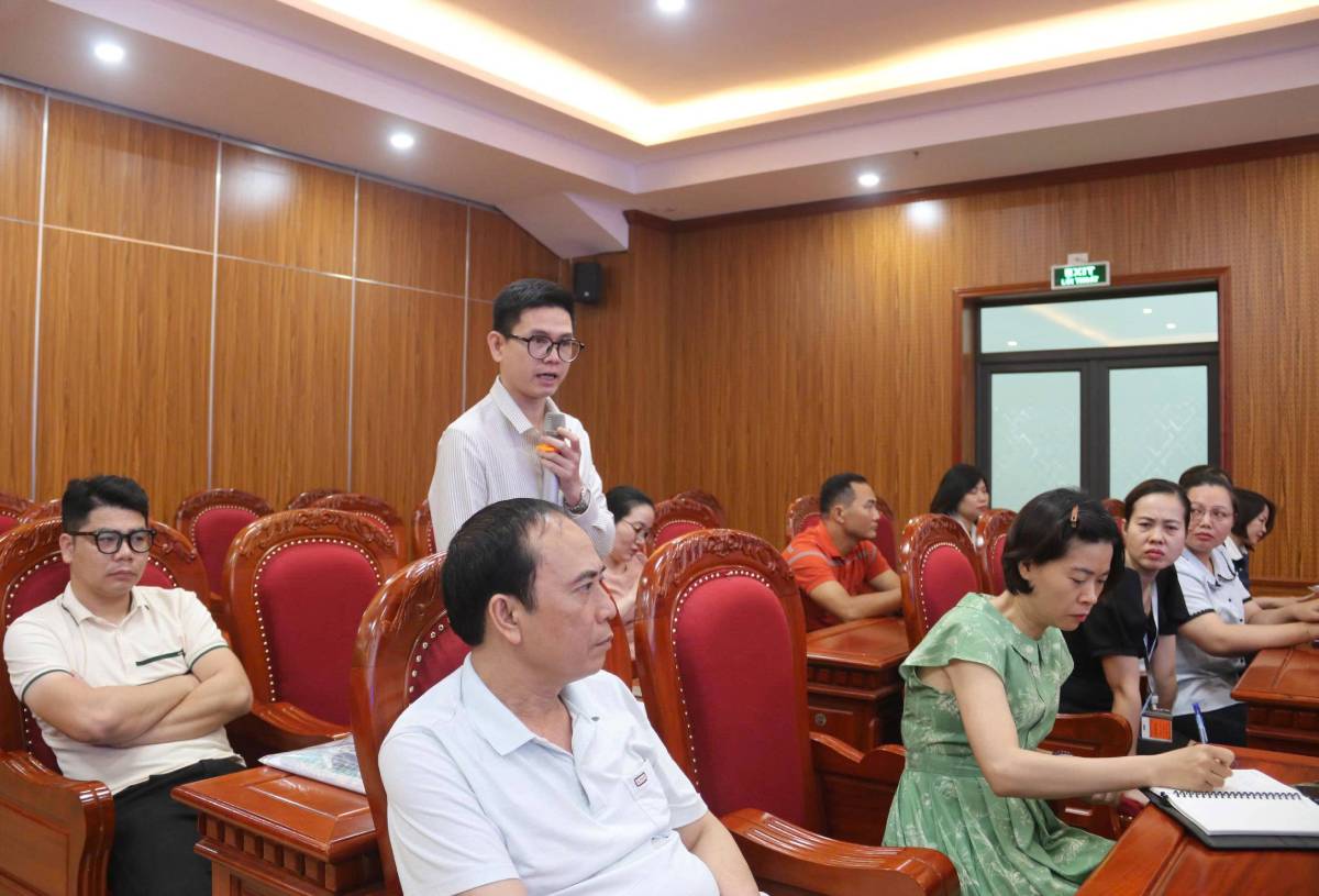 Social opinion contributor of Nam Dinh Provincial Federation of Labor shared his views at the conference. Photo: Nam Dinh Trade Union