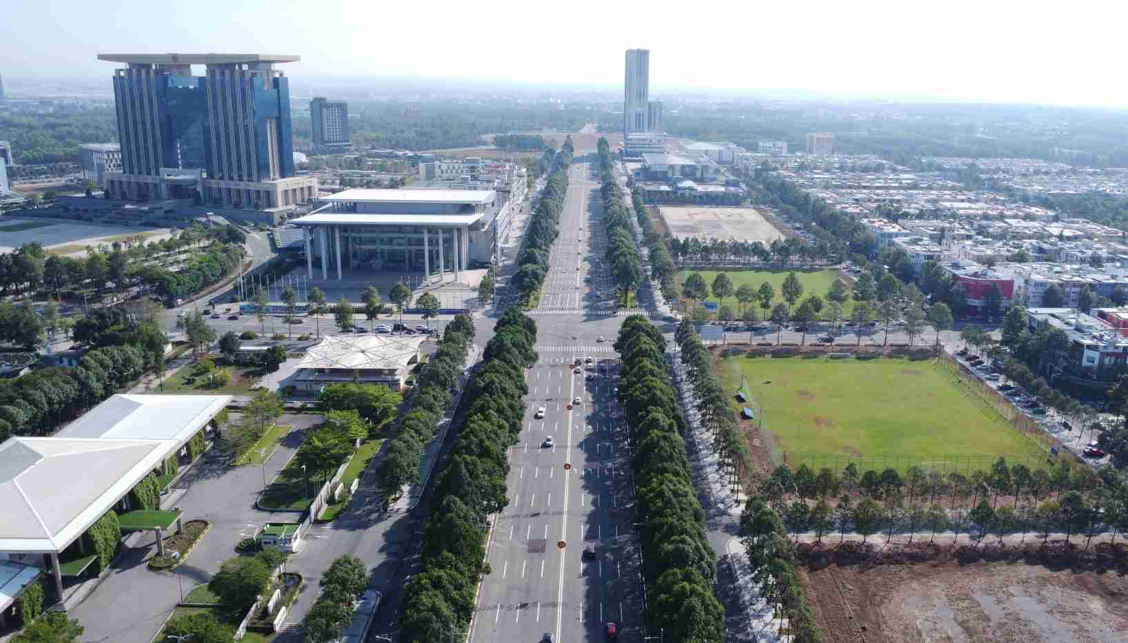 After the merger of provinces, people in Binh Duong do not have to go far to make documents. Photo: Dinh Trong