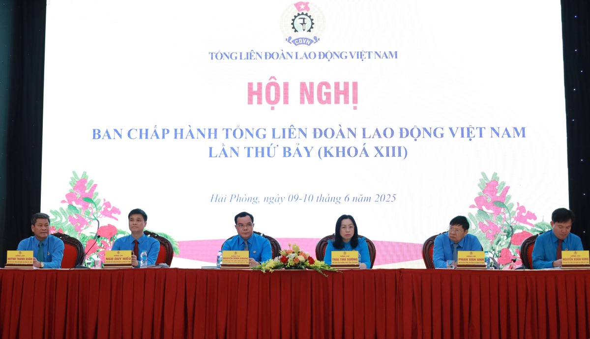 Hoi nghi Ban Chap hanh Tong Lien doan Lao dong Viet Nam lan thu 7 khoa 13. Ảnh: Mai Huong