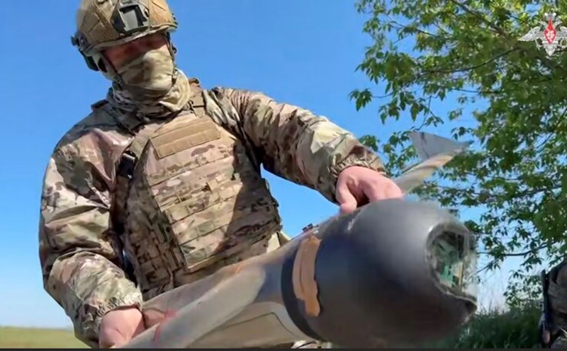 Russian troops prepare UAVs for attack. Photo: Cut from video of the Russian Ministry of Defense