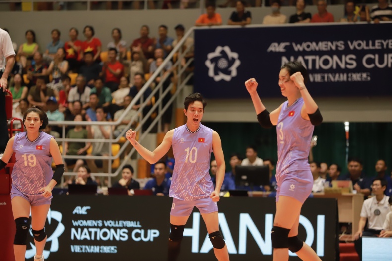 Bich Tuyen y Thanh Thuy anotaron mas para el equipo de voleibol femenino vietnamita antes de Taiwan (China). Foto: Hue Hue