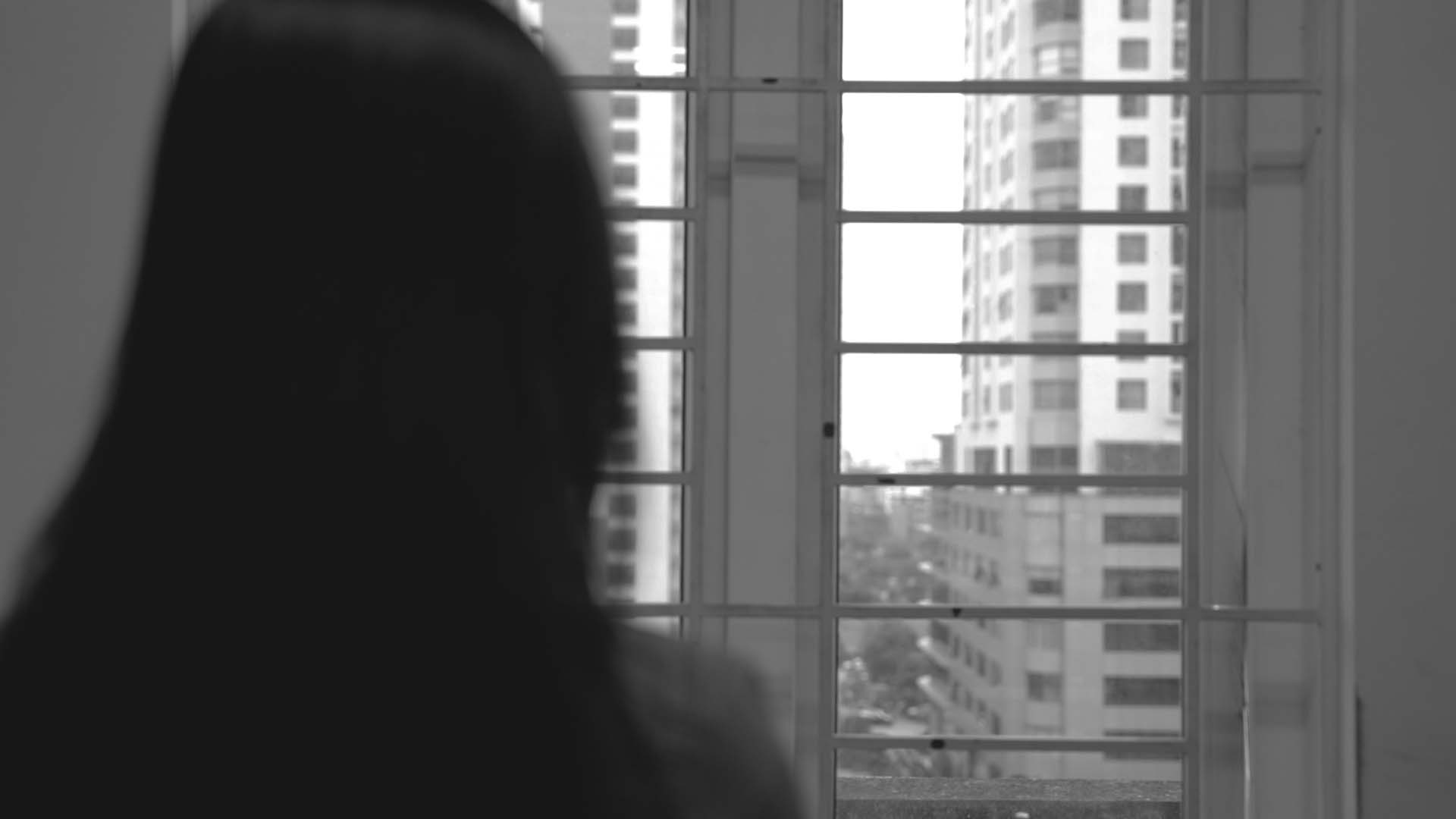 Paciente durante casi 10 años de adulterio, la esposa se derrumbo cuando su hijastro aparecio en la casa