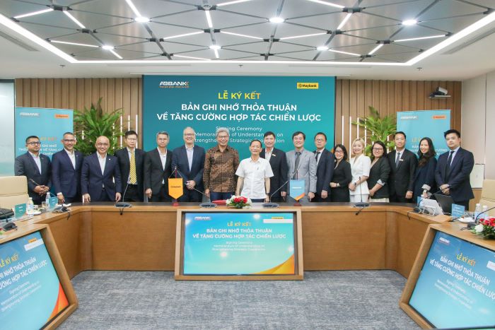 Maybank dong hang cung ABBANK tu nam 2008 va hien dang so huu 16,4% von dieu le ABBANK. Anh: ABBANK