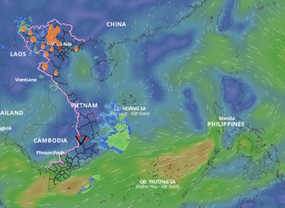 La zona de baja presion es de aproximadamente 17 - 18 grados de latitud norte, 117.2 - 118.2 grados de menstruacion a las 7:00 am en 9.6. Arriba esta la imagen de las escuelas de viento en el mar actualizada a las 10 en punto de 9.6. Fuente: Sistema de monitoreo de desastres naturales de Vietnam