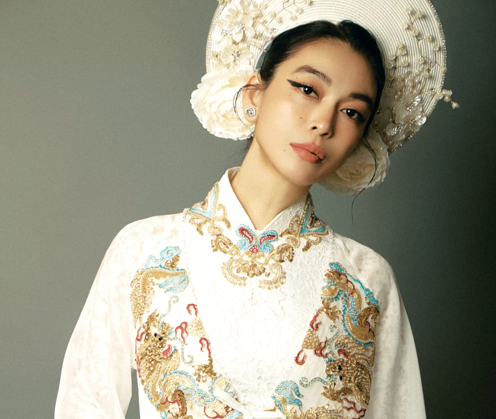 Beauty icon Doan Hong Diep attracted attention when he returned to the fashion runway. Photo: Character provided