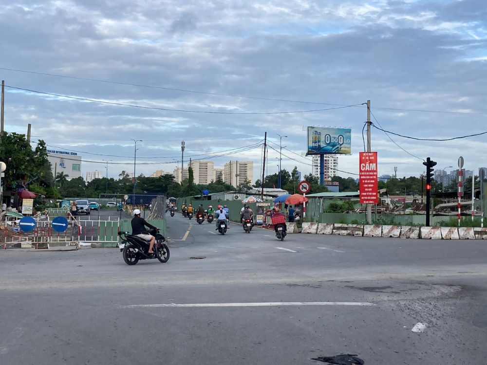 Ghi nhan khoang 10 gio, khu vuc nut giao An Phu da thong thoang tro lai. Ảnh: Anh Tu