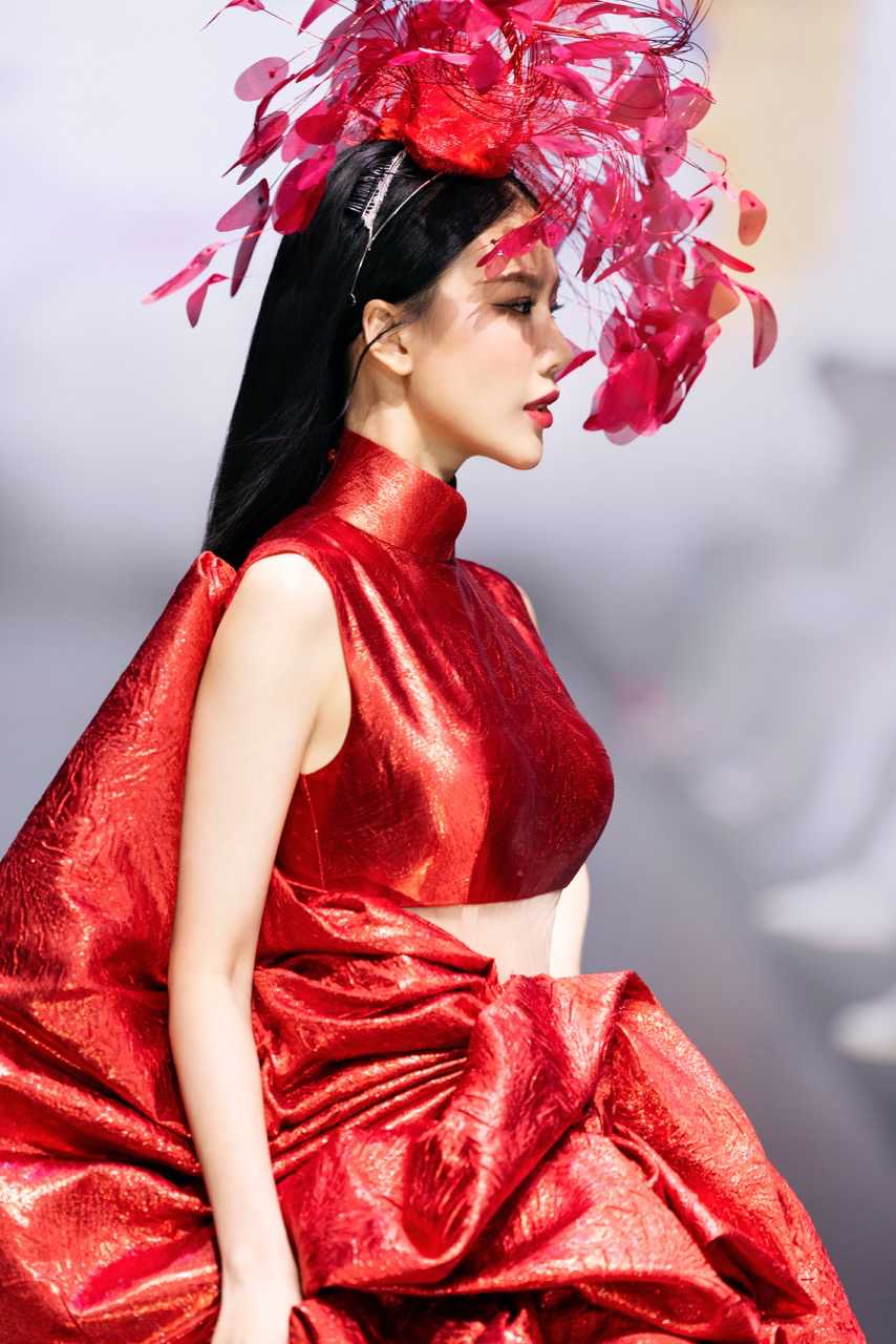 Bui Quynh Hoa trinh dien. Anh: Nhan vat cung cap.