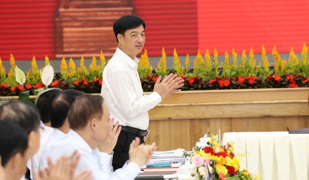 Uy vien Bo Chinh tri, Bi thu Trung uong Dang, Chu nhiem Uy ban Kiem tra Trung uong Nguyen Duy Ngoc tai buoi lam viec. Anh: Lam Hong
