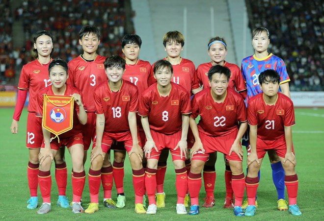 El equipo femenino vietnamita se reunio con Tailandia en la etapa del grupo Aff Cup 2025. Foto: VFF