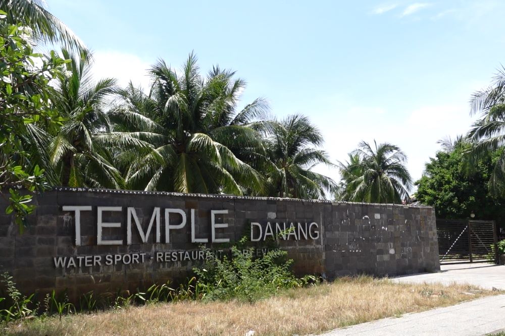La alta causa de la contaminacion del medio ambiente marino y los resorts turisticos en Da Nang recibio una multa de mas de 200 millones de VND. Foto: Tran Thi