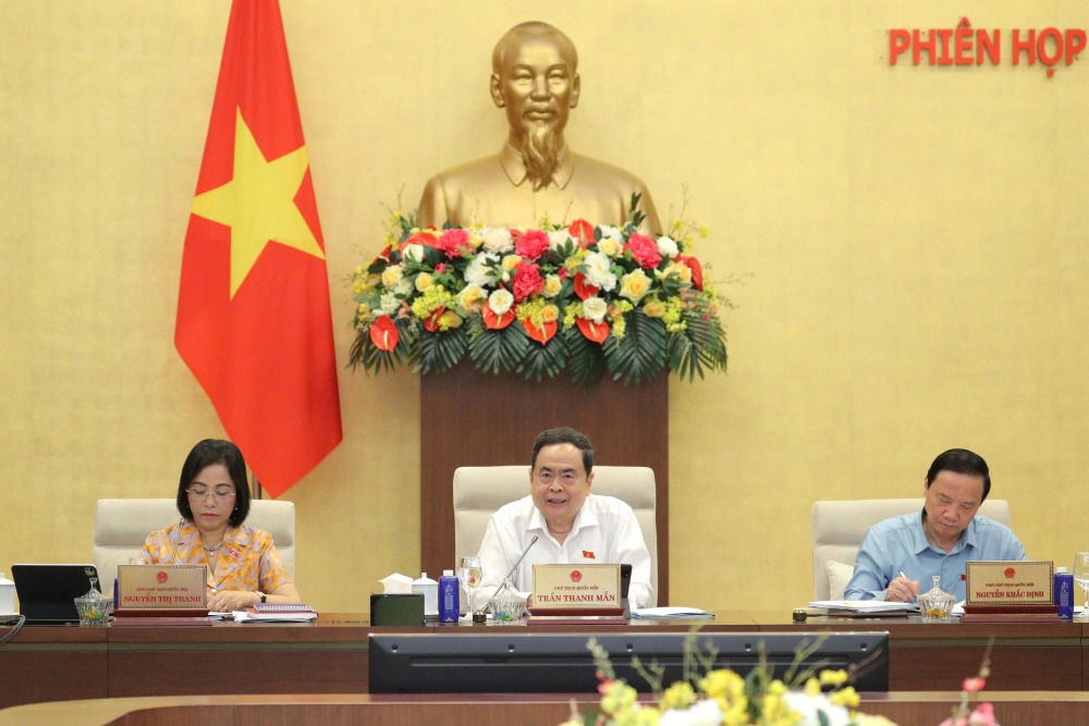 Politburo member and National Assembly Chairman Tran Thanh Man pointed out that recently, there has been a situation where businesses are issuing bonds everywhere. Photo: Pham Dong