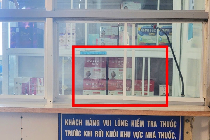San phan ben trong nha thuoc benh vien. Anh chup vao thang 5.2025. Anh: Nhom PV.