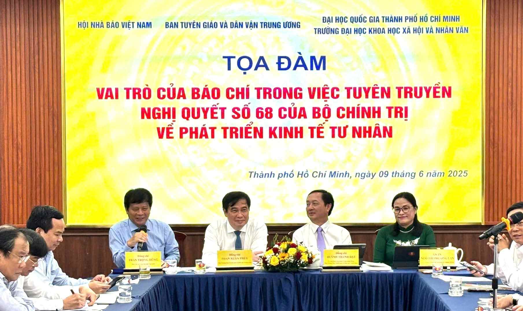 Scene of the seminar on the role of the press in propagating Resolution 68. Photo: Phuong Nam